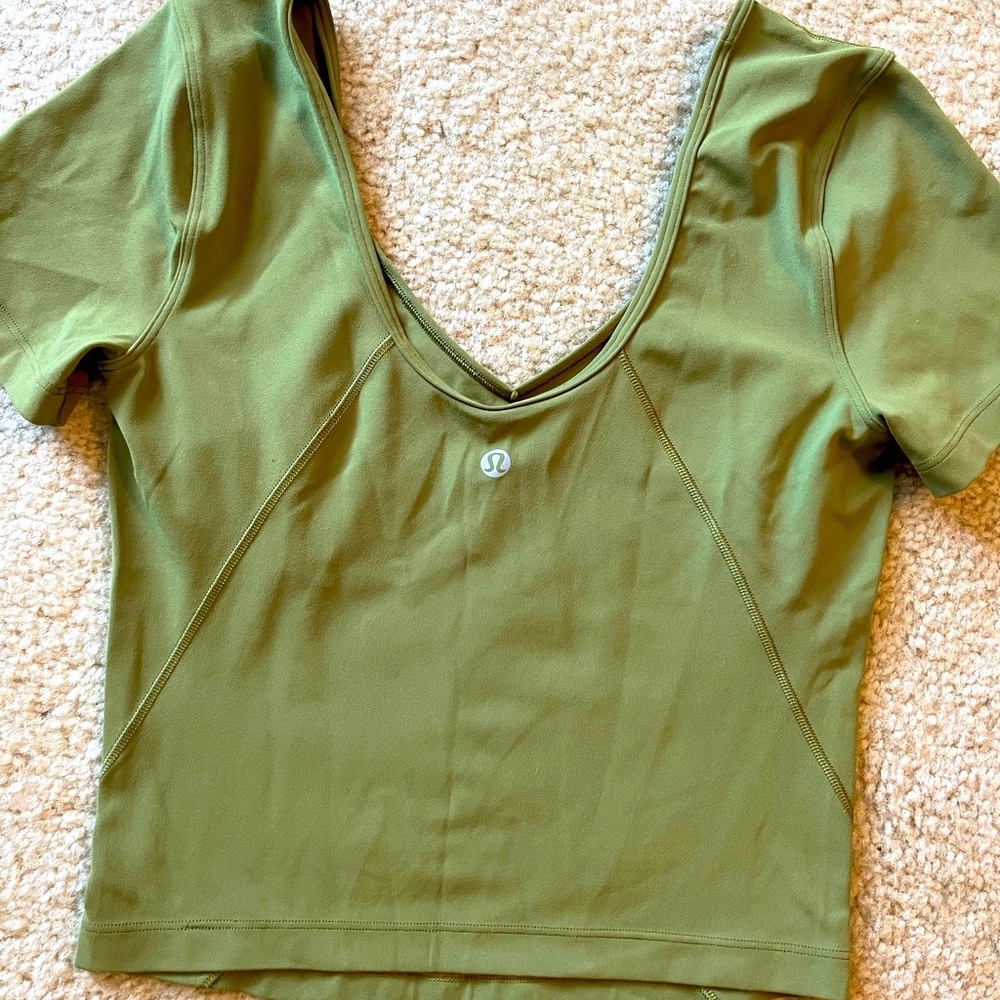 Lululemon olive green crop top size 4 worn once